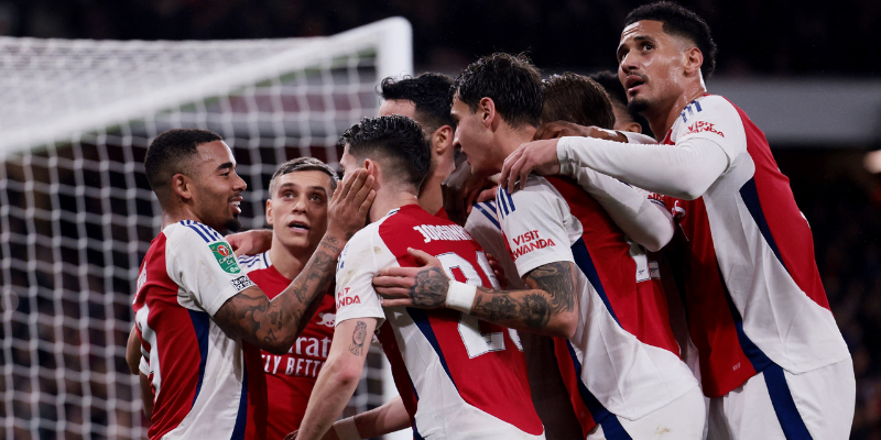 Arsenal đội bóng bất bại trong suốt mùa giải Premier
